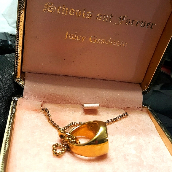 Limited edition JUICY COUTURE 2008 class ring box - Picture 11 of 14